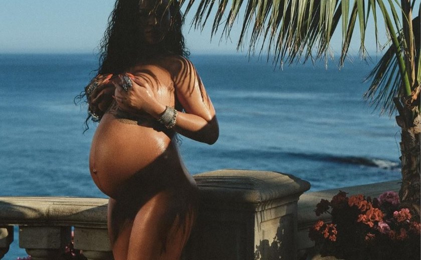 'Magia que esse corpo fez', diz Rihanna ao compartilhar ensaio da primeira gravidez