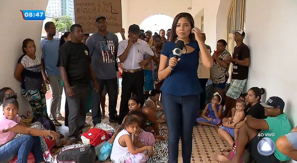 Famílias sem teto ocupam prédio da Seides 