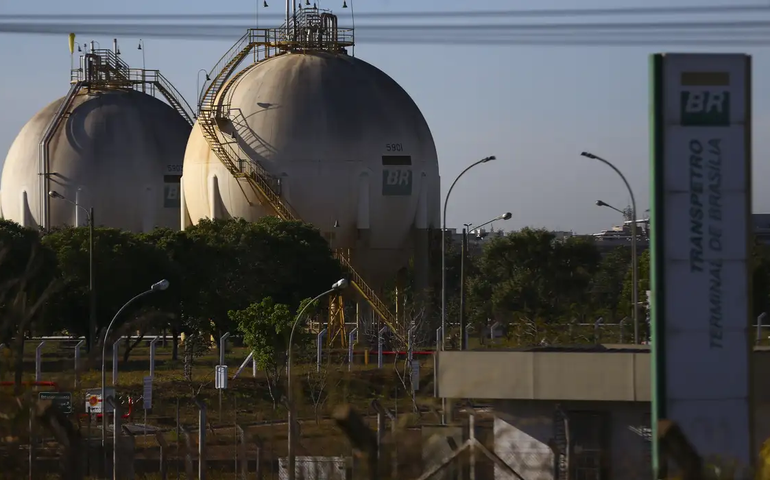 Dois empregados morrem em acidente em terminal da Transpetro em Angra