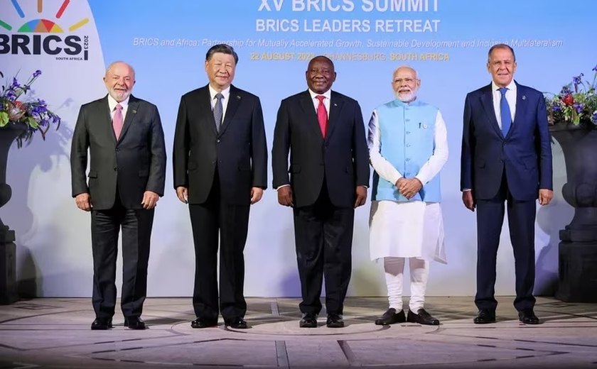 Brics amplia bloco e convida seis países; Argentina e Irã farão parte do grupo