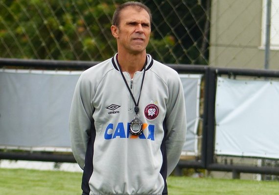 Vasco demite Milton Mendes após derrota para o Bahia