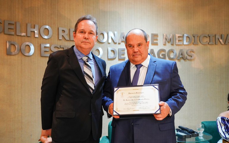 Secretário de Estado da Saúde é homenageado pela Sociedade de Medicina de Alagoas
