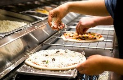 Dia da Pizza: Brasil ganha uma nova pizzaria a cada 2 horas em 2026 e abre quase 2 mil pizzarias em cinco meses, segundo Apubra
