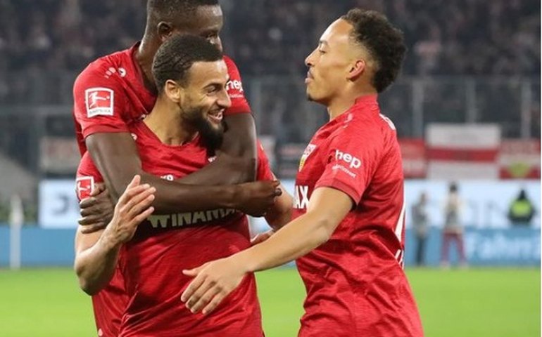 Stuttgart vence Wolfsburg e tenta se aproximar do pelotão da frente no Campeonato Alemão