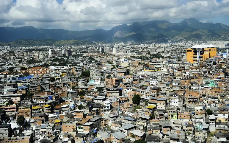 'Criamos um muro do Bope' na área de mata e retiramos roupas táticas dos mortos, diz secretário da PM sobre megaoperação