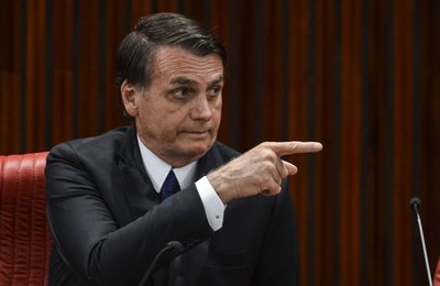 Lista de convidados de Bolsonaro vai de parentes a amigos de pescaria