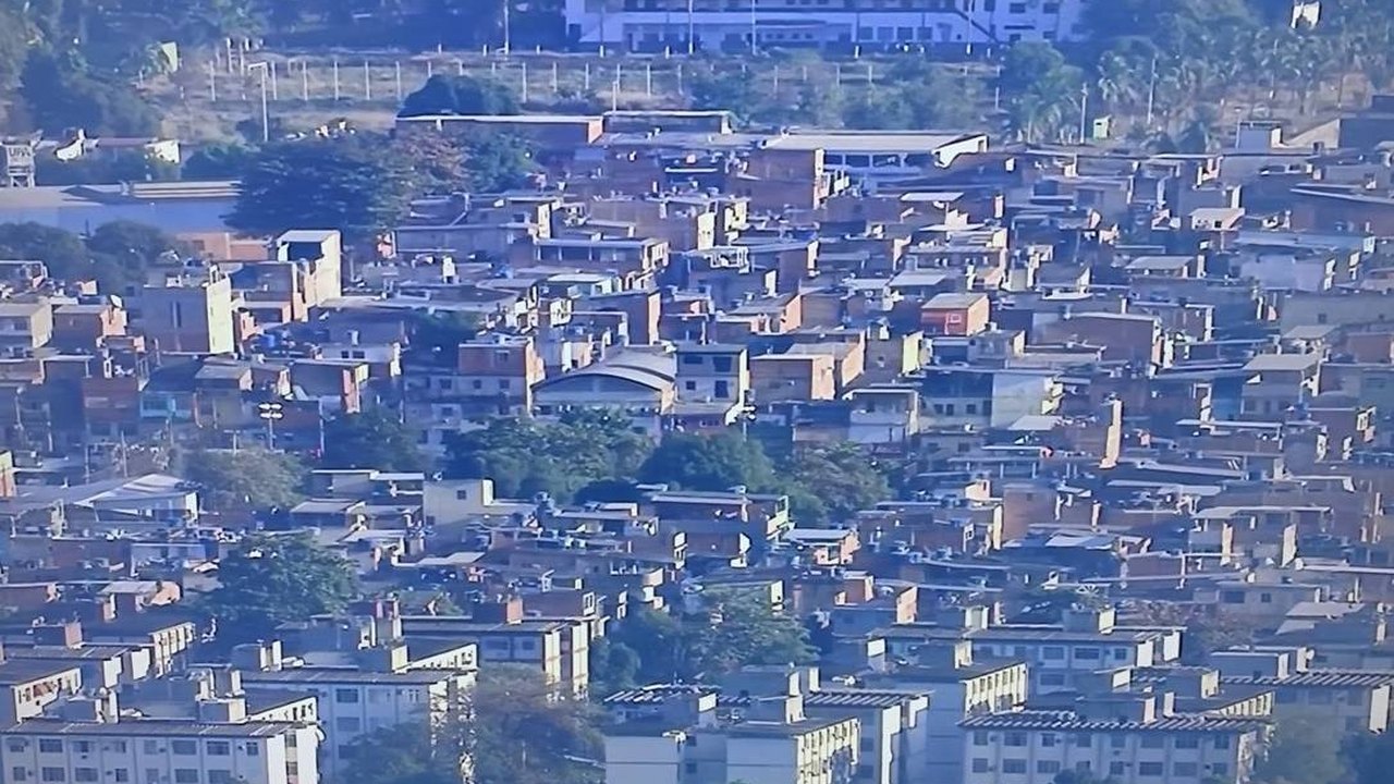 Menino de 11 anos morre após ser baleado por outro menor no Complexo da Maré