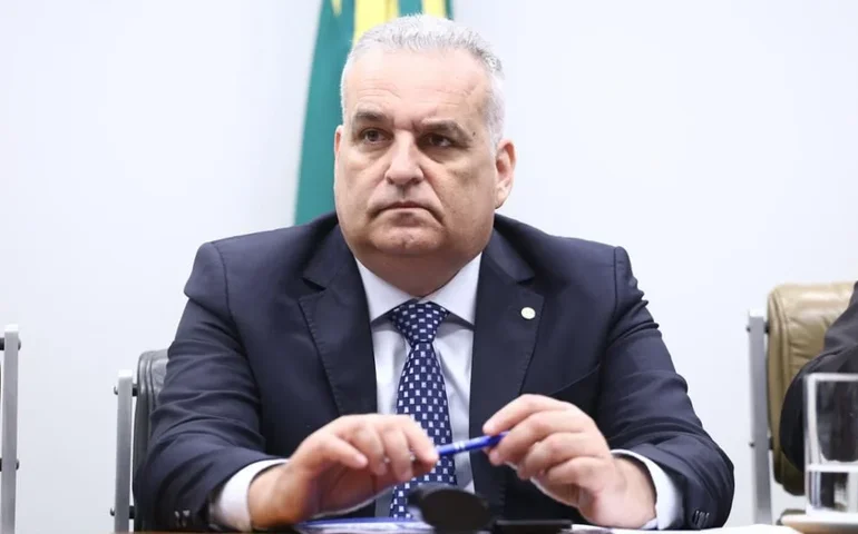 Alfredo Gaspar mira núcleo político das fraudes do INSS e convoca Lulinha, senador Weverton e outros envolvidos no esquema criminoso