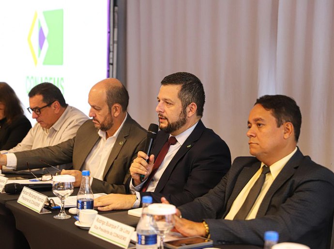 Rodrigo Buarque participa de discussão de vasta pauta do Conasems