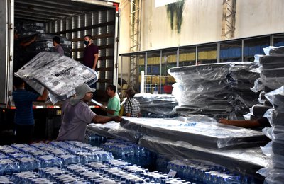 Municípios alagoanos recebem colchões e água potável para atender às vítimas das fortes chuvas