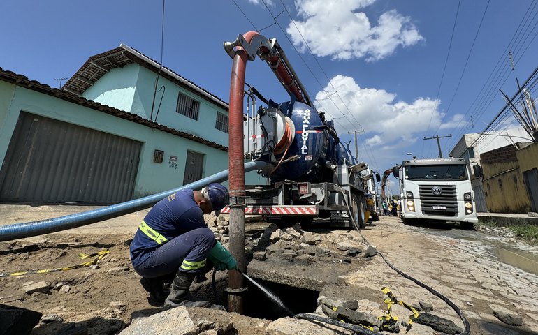 Manutenção diária da rede de drenagem de Maceió envolve cerca de 100 homens
