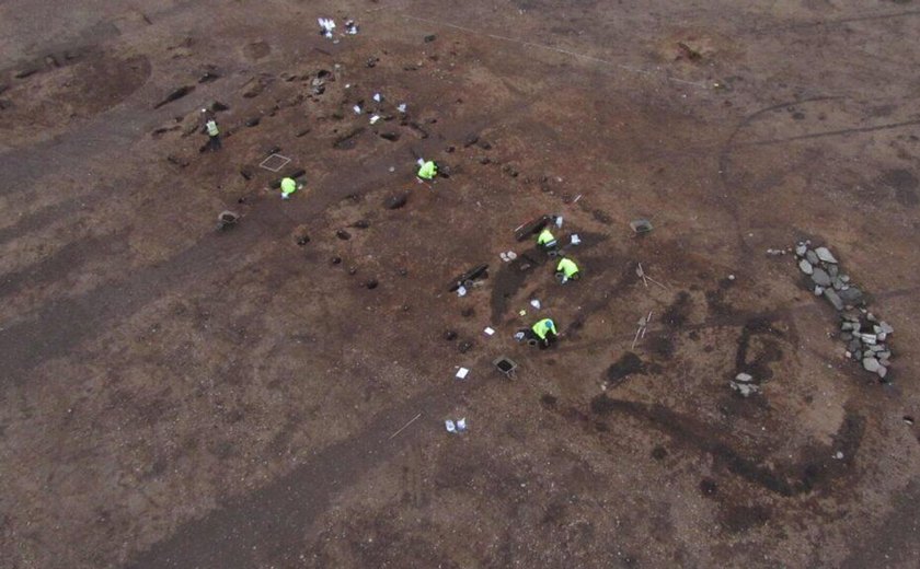 Achado arqueológico revela salão cerimonial neolítico de 6.000 anos em Carnoustie, Escócia (FOTOS)