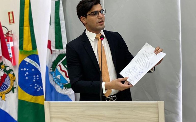 Catunda propõe que Prefeitura rateie recursos da Educação com servidores do ensino municipal