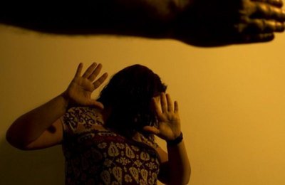 Violência contra as mulheres: ligue 180 já tem canal pelo WhatsApp em todo país
