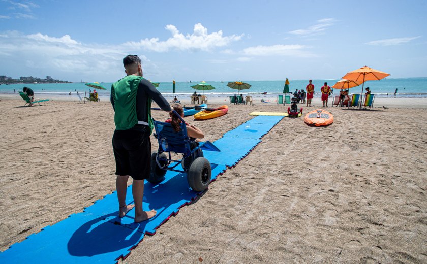 Prefeitura realiza Praia Acessível na Folia nesta sexta-feira (10), na orla de Pajuçara