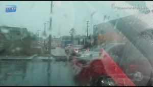 Com chuva e trânsito restrito, avenida Quirino tem lentidão 