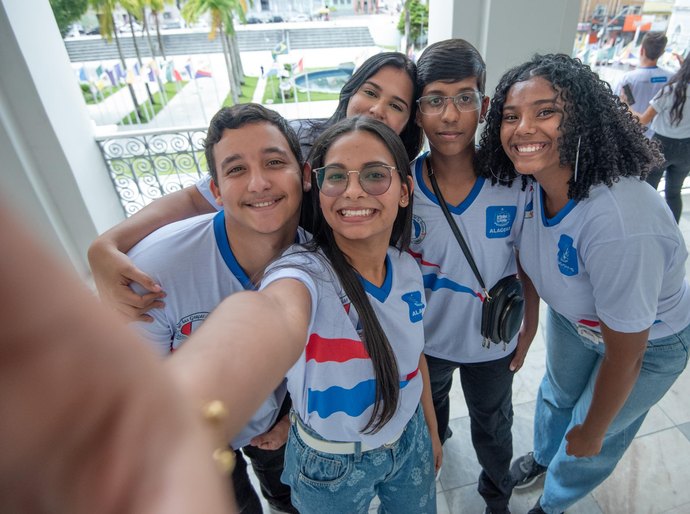 Seduc reforça necessidade de estudante fazer chave pix para recebimento do benefício do Cartão Escola 10