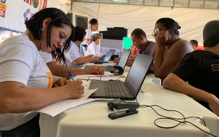 Brota na Grota: moradores do Petrópolis são beneficiados com serviços do Cadastro Único