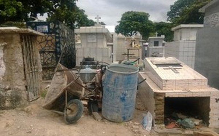 Prefeitura prorroga suspensão de sepultamentos no São José, em AL