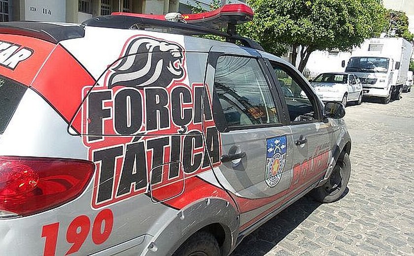 Turista é preso por dar socos e tentar enforcar mulher em hotel no bairro de Jatiúca