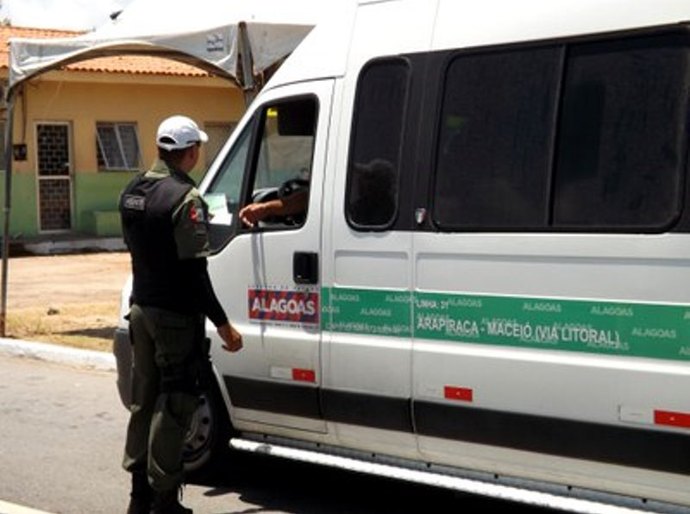 Arsal e SMTT vistoriam veículos do transporte alternativo intermunicipal em Santana