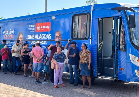 Programa social 'É a Minha Vez' realiza ação para moradores do Jacintinho