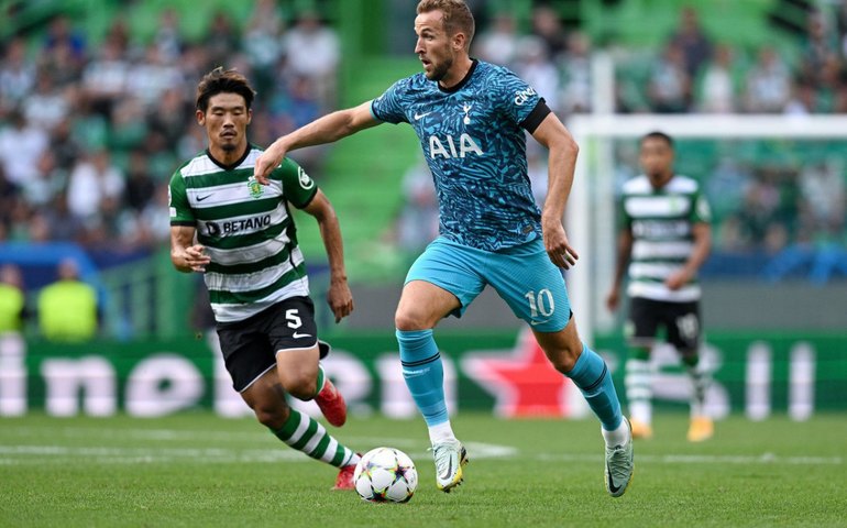 Sporting faz 2 gols no final e derrota o Tottenham pela Liga dos Campeões