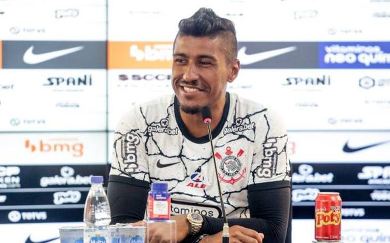 Paulinho encanta Sylvinho, mas técnico do Corinthians pede cautela contra lesões