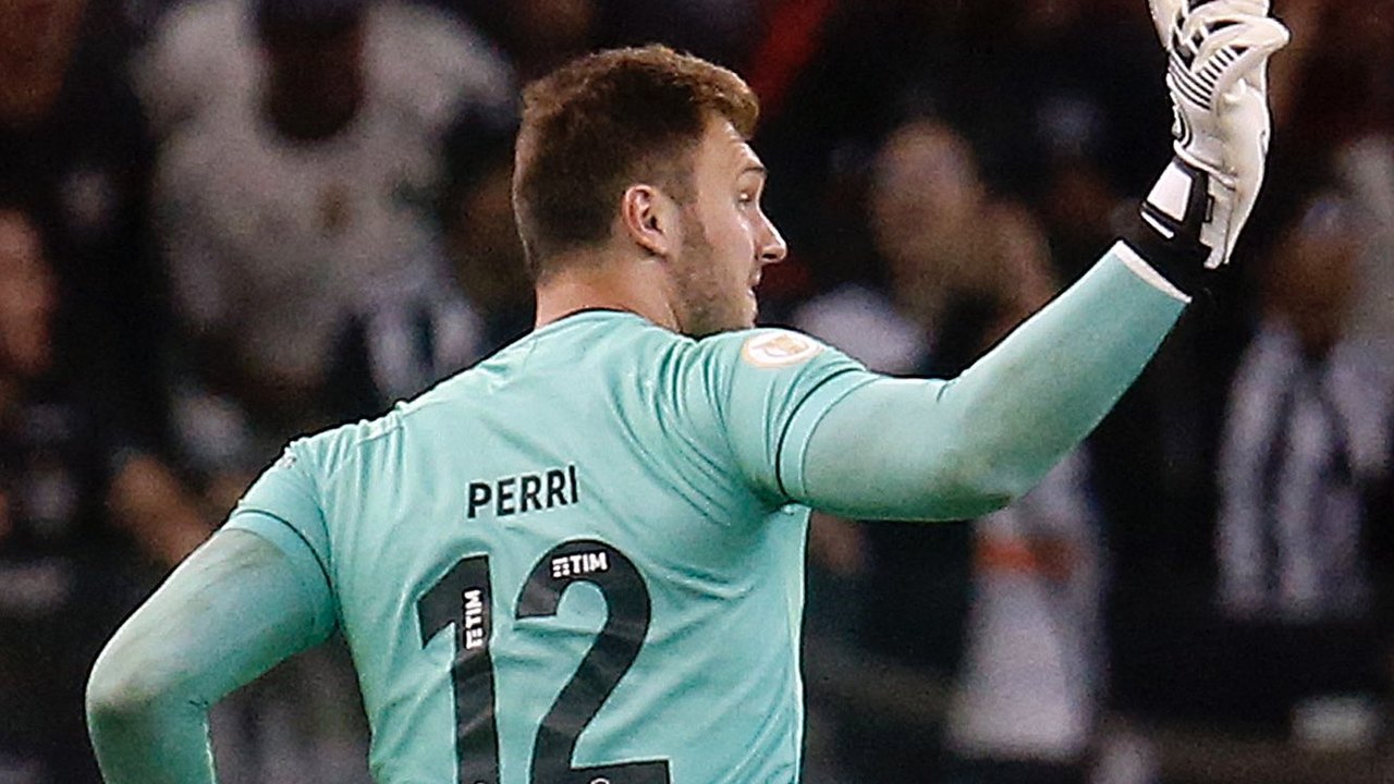 Botafogo se despede de goleiro Lucas Perri e do zagueiro Adryelson, oficializados no Lyon