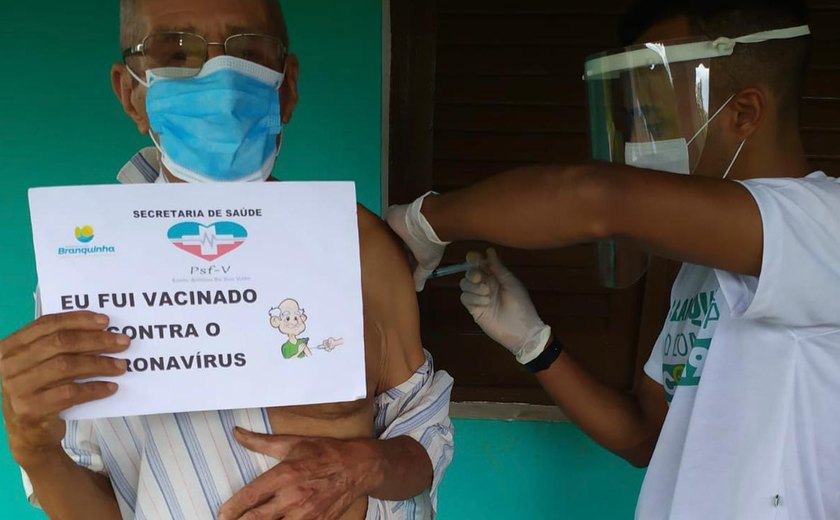 Mais de 180 idosos do município de Branquinha já receberam a primeira dose contra a COVID-19