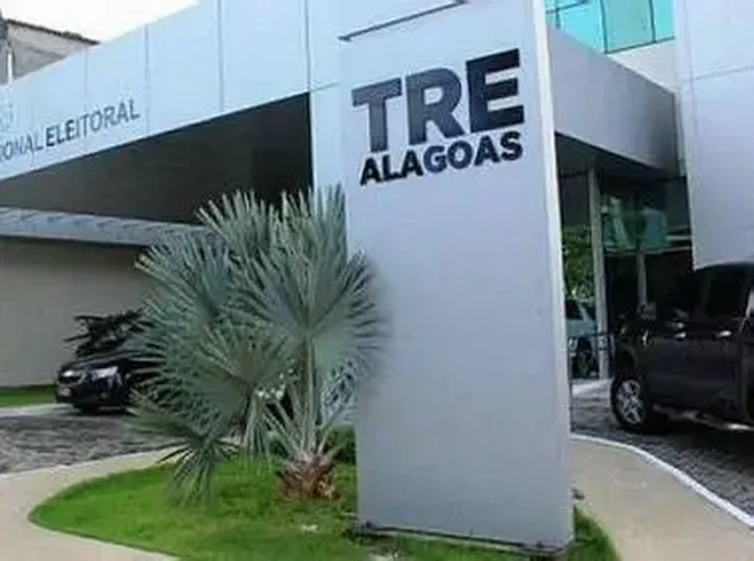 TRE-AL suspende divulgação de pesquisa eleitoral sobre disputa ao governo