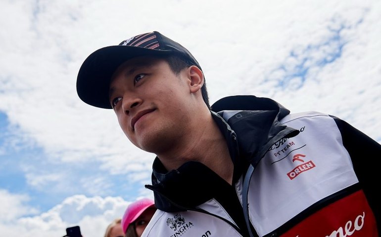Alfa Romeo renova com piloto chinês para temporada 2023 da Fórmula 1