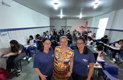 Alunos do Colégio Maria José Omena desenvolvem redação ao participar do Programa Plenarinho
