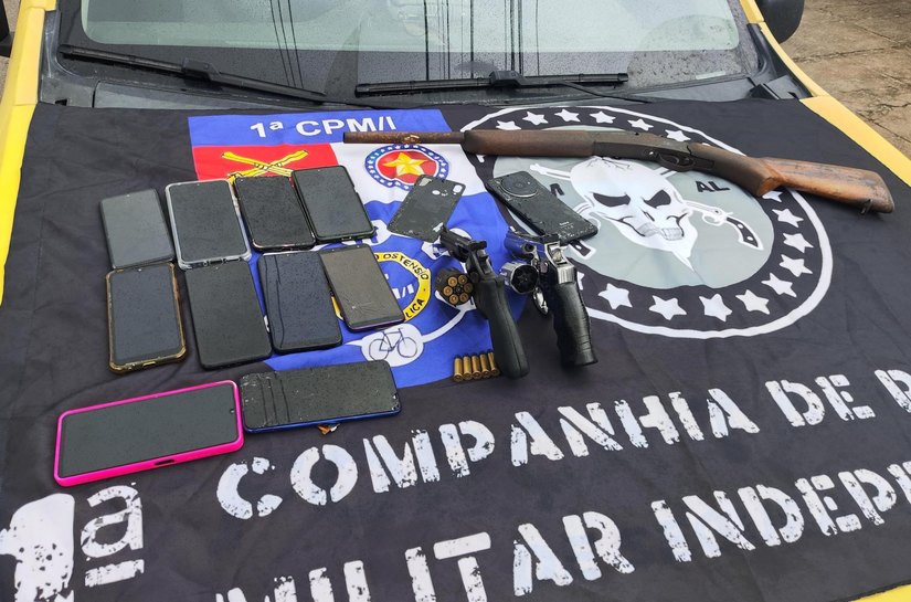 PM cumpre mandado e apreende armas de fogo, munições e celulares em povoado de Arapiraca