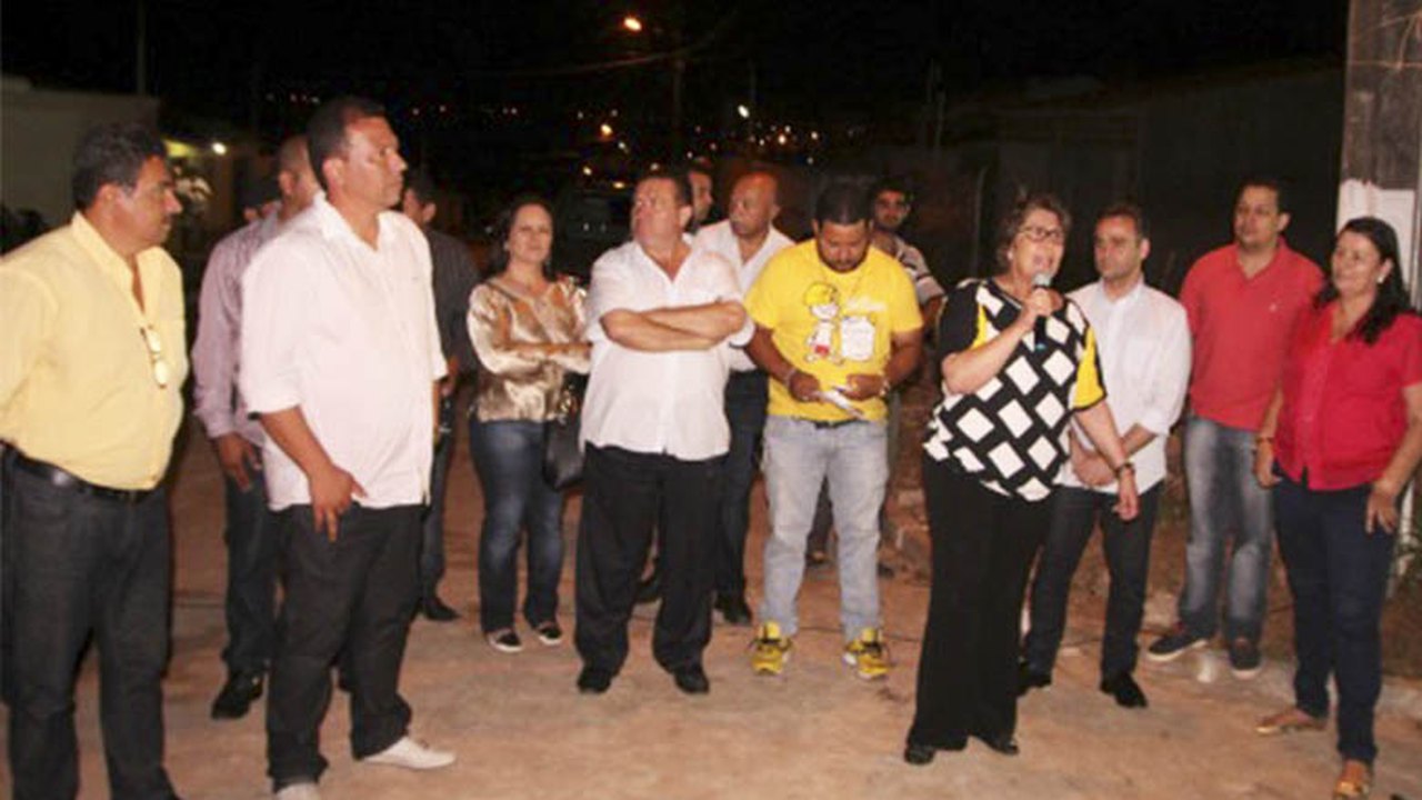 Arapiraca: Prefeita Célia Rocha entrega ruas pavimentadas no Zélia Barbosa Rocha