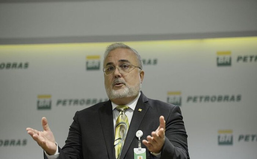 Presidente da Petrobras diz que pode reduzir preço da gasolina