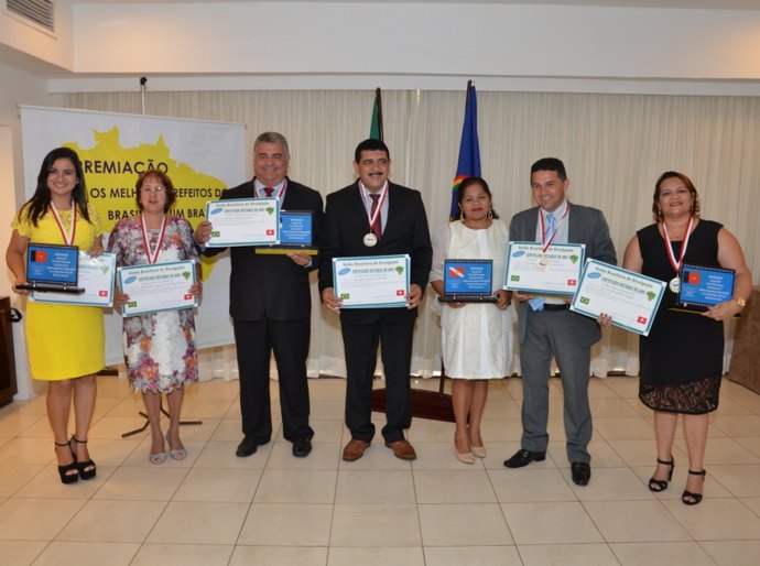 Representantes de São Miguel dos Campos recebem premiação em Recife