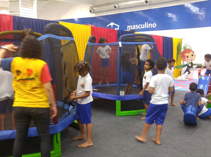 Crianças do Lar têm dia de lazer na Casa Vieira