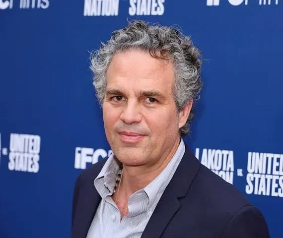 Astro de Hulk, Mark Ruffalo compartilha vídeo sobre virada eleitoral no Brasil e conclama brasileiros a “votar pela vida”
