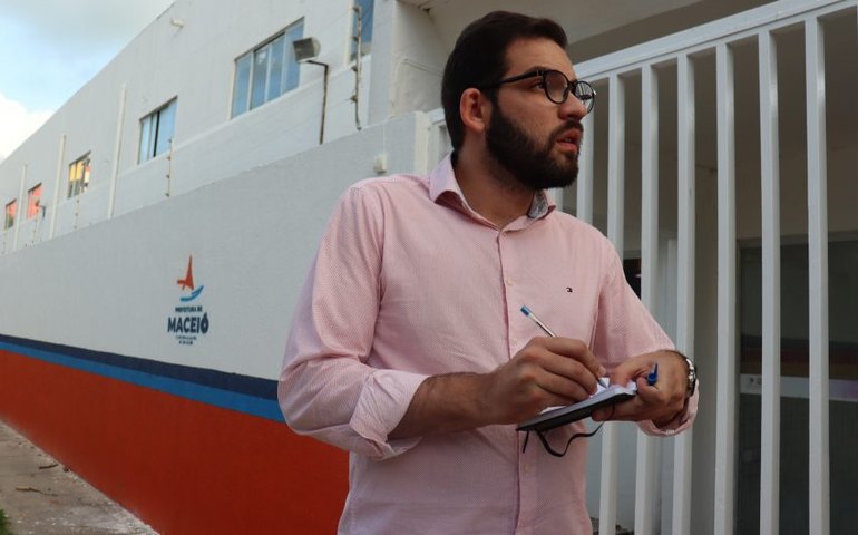 Secretário de Educação ouve demandas das escolas durante visita técnica às unidades