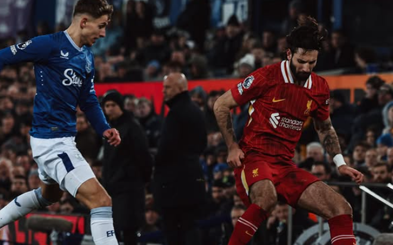Liverpool leva gol no fim e cede o empate ao Everton no Campeonato Inglês