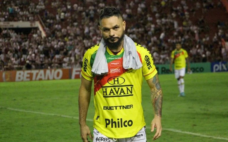 Portuguesa anuncia contratações do experiente lateral Pará e do atacante Richard