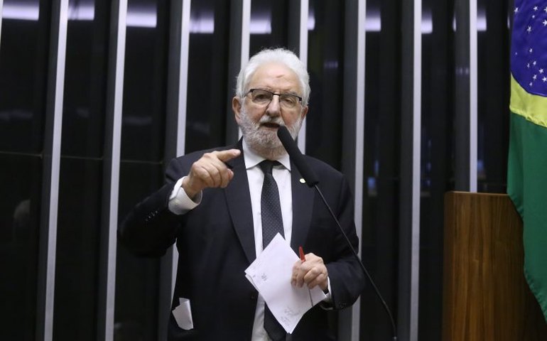 Decisão do governo de recorrer contra derrubada de aumento do IOF repercute nos discursos de deputados