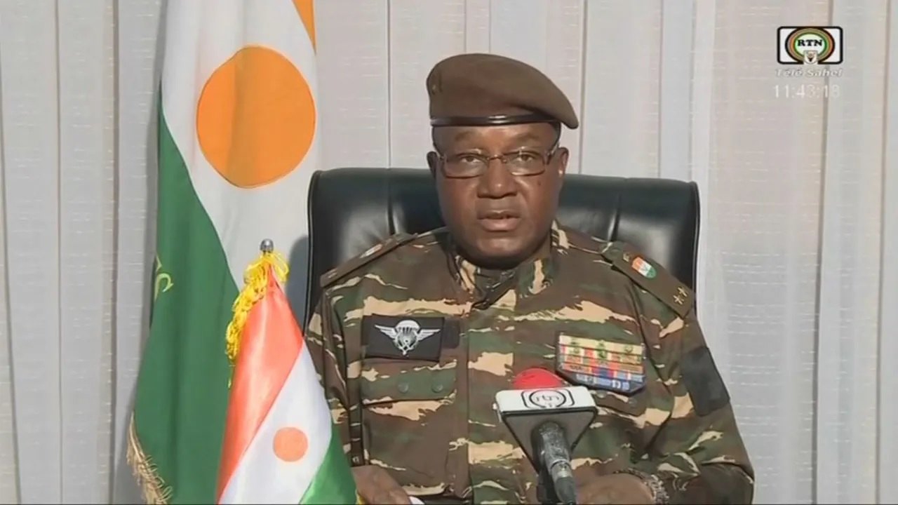 General Abdourahamane Tchiani se apresenta como o novo líder do Níger após golpe de Estado