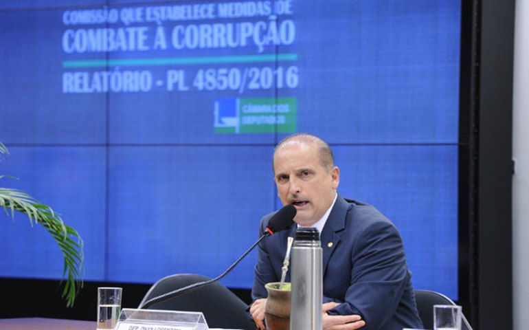 Comissão aprova texto de relator e projeto anticorrupção vai para plenário