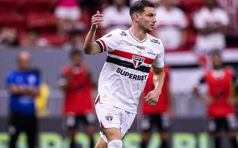 Belmonte entrega renovação do São Paulo com Cédric até o fim da temporada