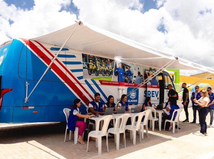 Ônibus da Seprev leva serviços essenciais ao Centro de Maceió nesta sexta-feira (17)