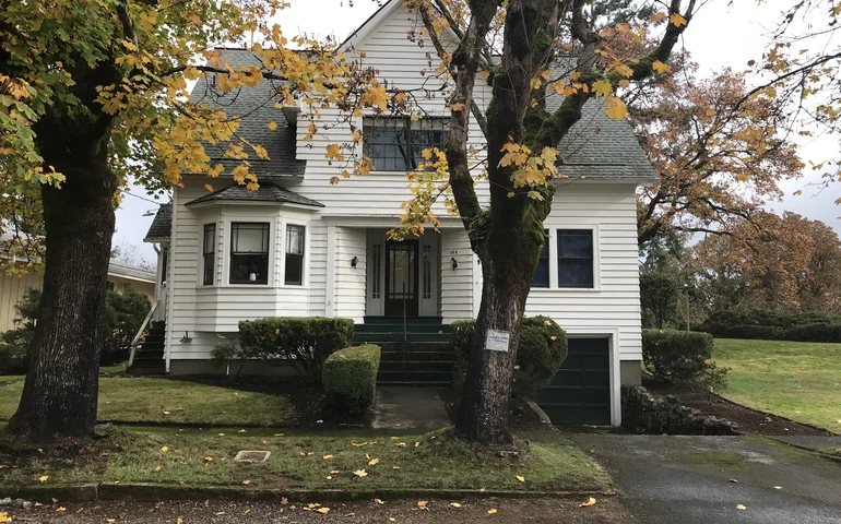 Casa da Bella, da saga 'Crepúsculo', está disponível para aluguel por diárias de R$ 2 mil; veja fotos