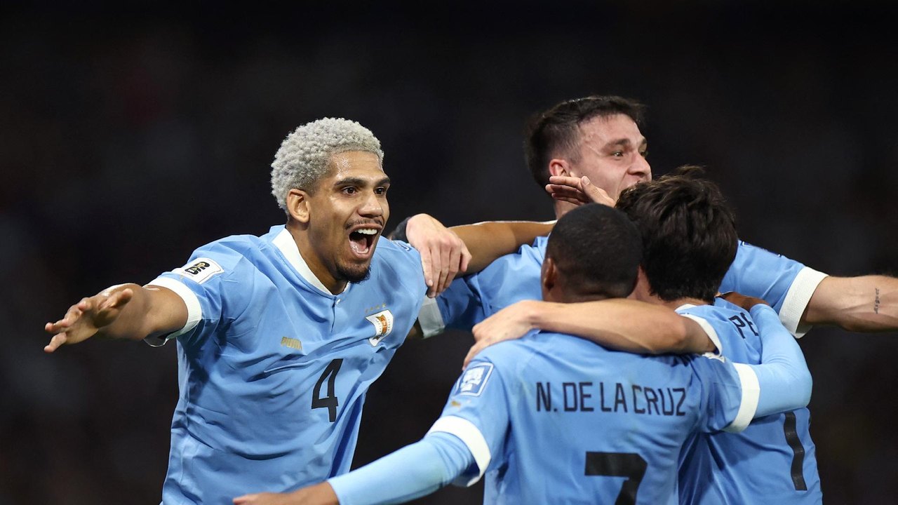 Argentina vê série de vitórias chegar ao fim com revés para o Uruguai e tem liderança ameaçada