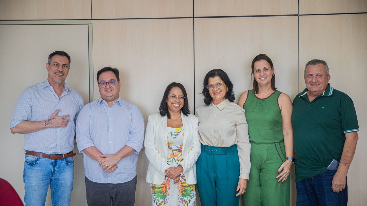 Sefaz-AL recebeu visita da equipe da Pestalozzi Arapiraca para discutir sobre o projeto de comercialização de órteses e próteses